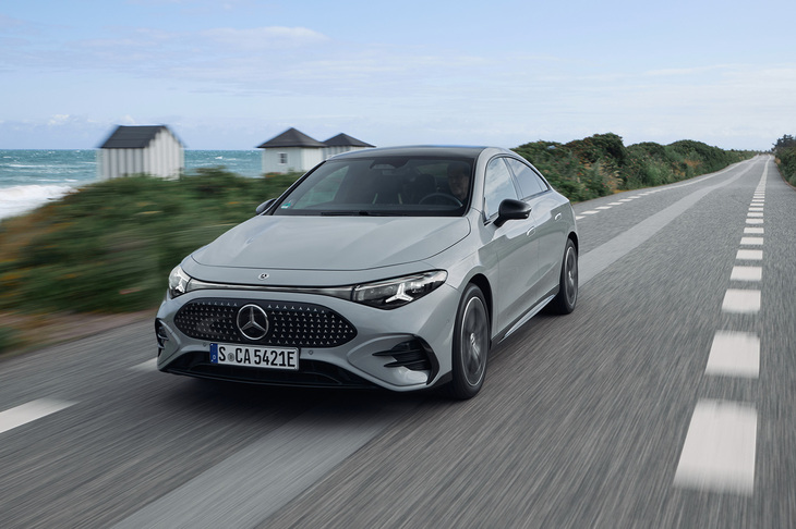 「CLA350 4MATIC」はフロントにも最高出力109PSのモーターを搭載。システム全体では最高出力354PS、最大トルク515N・mを発生する。