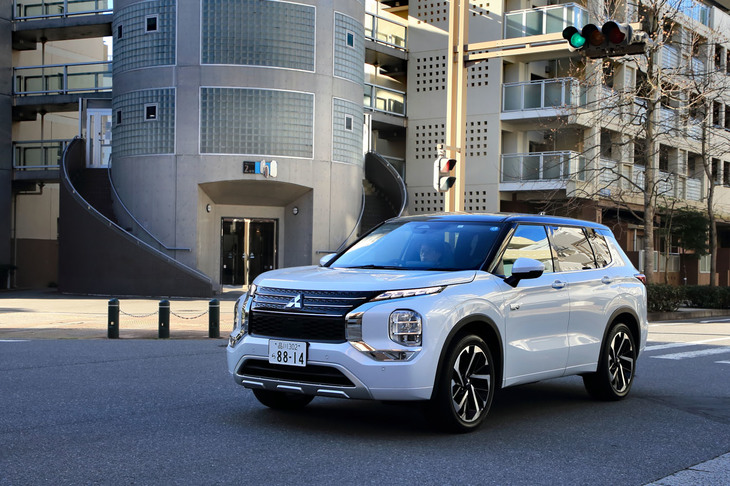 三菱アウトランダーP 7人乗り