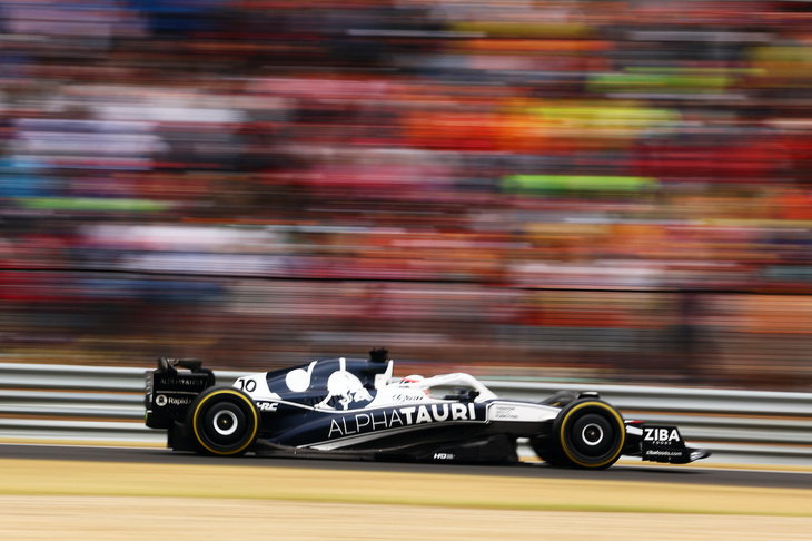 アルファタウリはハンガロリンクでグリップ不足に苦しみ、予選では角田裕毅が16位。ピエール・ガスリー（写真）はトラックリミットで最速タイムを抹消され、ペースも伸び悩み19位と下位に沈んだ。ガスリーはパワーユニット交換でピットレーンスタートとなるも、セットアップを変えたことが奏功し12位まで挽回して完走。一方の角田は「終始グリップが感じられない」というマシンに苦しめられ、19位でレースを終えている。（Photo=Getty Images / Red Bull Content Pool）