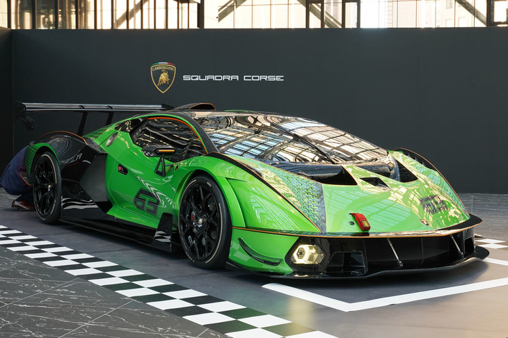 国内初披露されたサーキット専用モデル「エッセンツァSCV12」。世界限定40台のみが販売される。