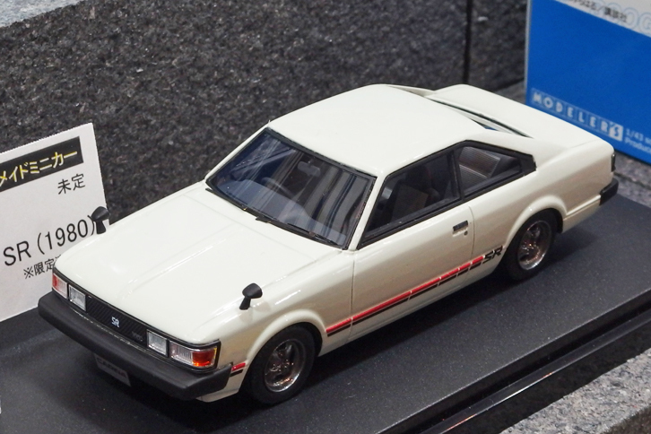 ハイ・ストーリーの「トヨタ・カリーナ ハードトップ1800SR」。ディテールとカラーの異なるグレード違いの「2000GT」もある。2016年10月発売予定で価格は1万0584円。