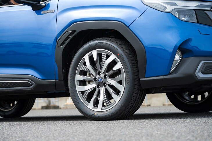ホイールのサイズは「スポーツ」「X-BREAK」が18インチで、「プレミアム」のみ「フォレスター」として初となる19インチを採用。いずれもオールシーズンタイヤが組み合わされる。