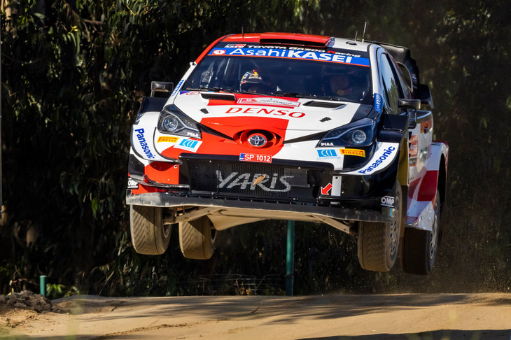 2021年の世界ラリー選手権を戦う「ヤリスWRC」。同車の開発で磨かれたカーボンパーツの開発技術は、「カローラH2コンセプト」の軽量化に寄与した。