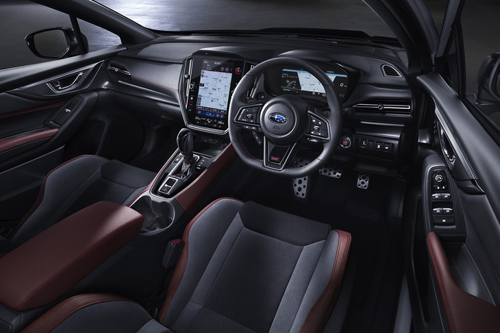 インテリアの基本デザインは「レヴォーグ」に共通するものとなり、12.3インチサイズのフル液晶メーターや、縦型11.6インチのセンターインフォメーションディスプレイが採用されている。