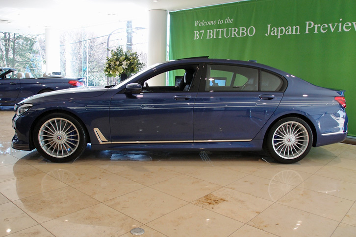 「BMWアルピナB7ビターボ リムジン ロング」のボディーサイズは、全長×全幅×全高＝5250×1900×1490mm。3210mmという長めのホイールベースが確保されている。