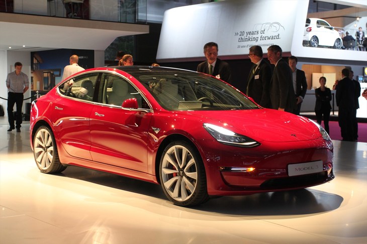 テスラ・モデル3