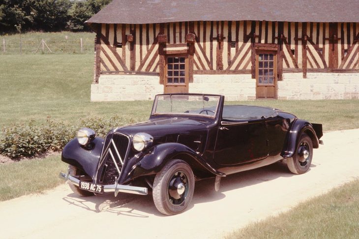 パワープラントやドライブトレインがフロントに集中していた「トラクシオン アヴァン」の車体は改造が容易で、さまざまなバリエーションが作られた。写真はオープントップの「11Bカブリオレ」。