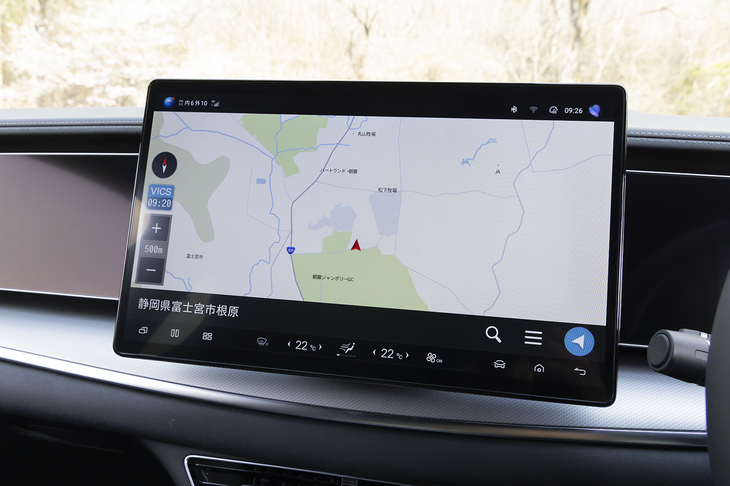 もちろん「Apple CarPlay」「Android Auto」に対応しているが（どちらもワイヤレス接続可能）、車載のナビゲーション機能も備わっている。