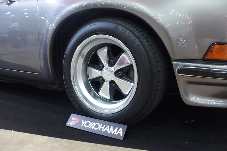 ポルシェ911／横浜ゴム