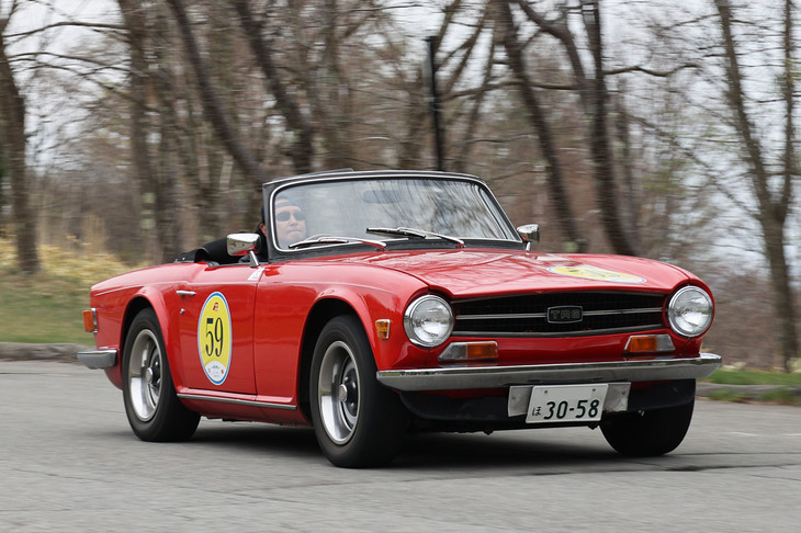 1973年「トライアンフTR6」。ミケロッティデザインの「TR4/5」をドイツのカルマンが化粧直ししたモデル。