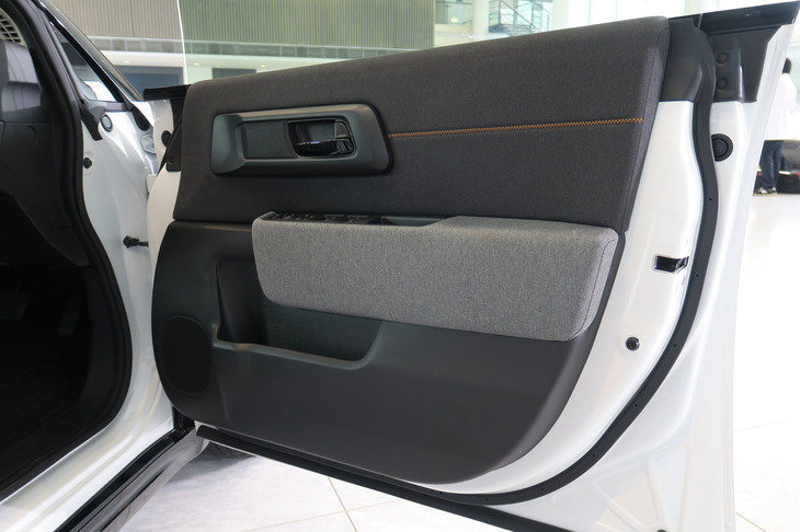 ホンダeアドバンス（フロントドアインナーパネル）