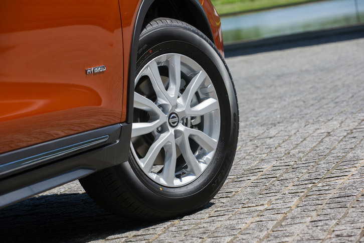 日産エクストレイル20Xハイブリッド（ホイールとタイヤ）