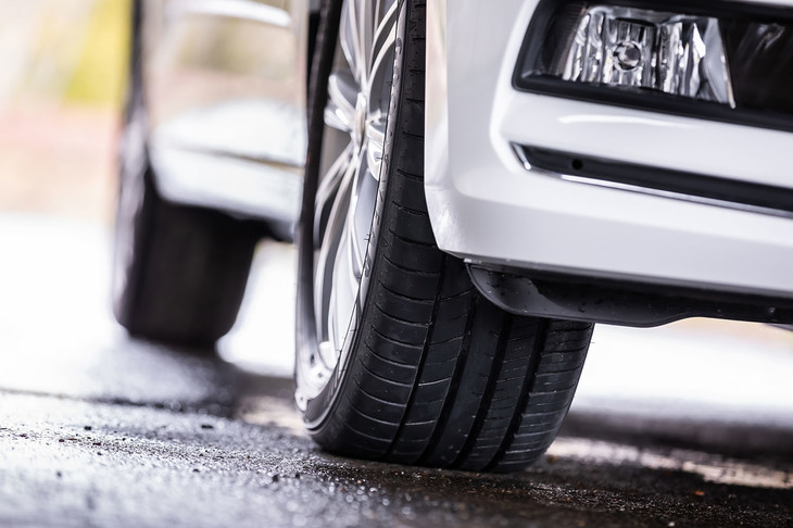 従来モデル比で耐摩耗性能が22％、低燃費性能が12％向上したという「エフィシェントグリップRVF02」。乗り心地やハンドリングの良さだけでなく、経済性の高さもセリングポイントといえる。