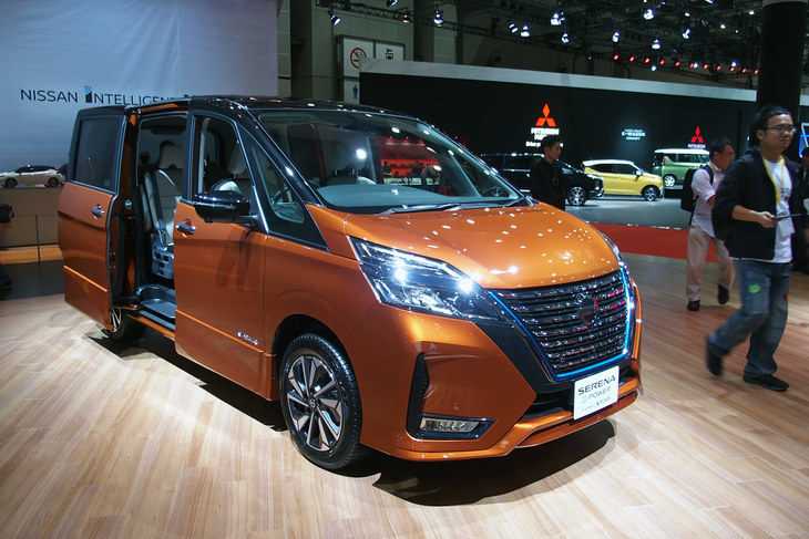 「日産セレナ e-POWER」はマイナーチェンジでフロントグリルがより大型化された。