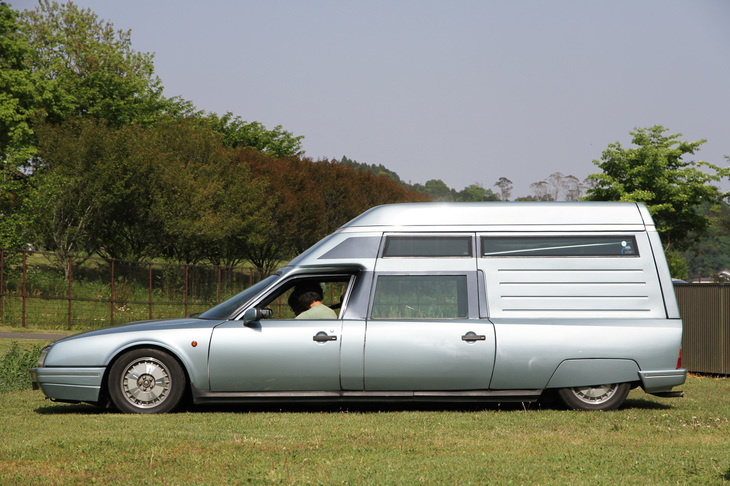 1987年「シトロエンCXアンビュランス」。CXをストレッチしたキャンパー仕様かと思いきや、アンビュランス（救急車）だったというモデル。全長は5.5mに達する。