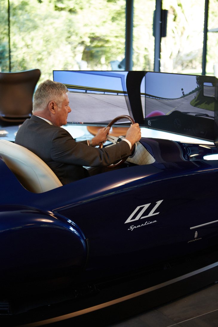 バンクを攻める、在りし日のパオロ氏。（photo：Pininfarina）