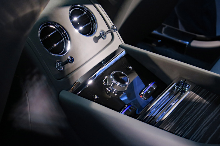 ロールス・ロイス・スペクター プロフェシー（リアセンターコンソール）