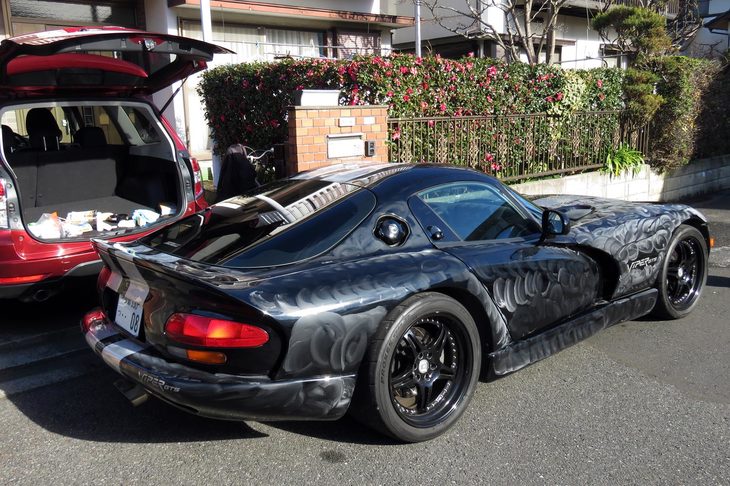 久々の実家にて、洗車される「バイパー」の図。こんなにちゃんと洗車をしたのは、今回が初めてかもしれない。