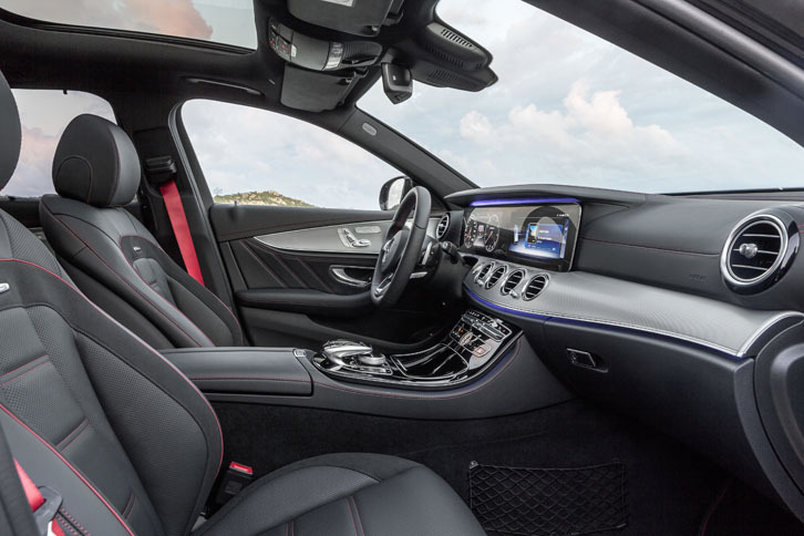 「メルセデスAMG E43 4MATICステーションワゴン」のインテリア。