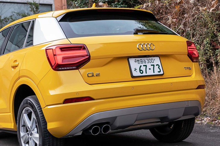 リアゲートはかなり複雑な形状で、立体的なテールライトのデザインと相まって独特な印象をもたらす。アウディが「ブレード」と呼ぶCピラーは、「35 TFSIシリンダーオンデマンド スポーツ」の場合、アイスシルバーメタリック（写真）が標準色となる。