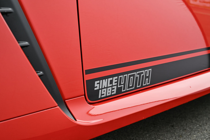 トヨタGR86 RZ“40th Anniversary limited”（40周年記念サイドデカール）