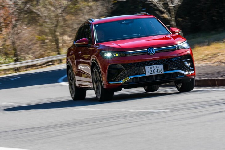 新型「ティグアン」のパワートレインには、ベルト駆動の水冷式スタータージェネレーターや、回生ブレーキのエネルギーを蓄えるリチウムイオンバッテリーからなる、48Vマイルドハイブリッドシステムを組み合わせた「eTSI」を設定。ティグアンにeTSIが採用されるのは、これが初となる。