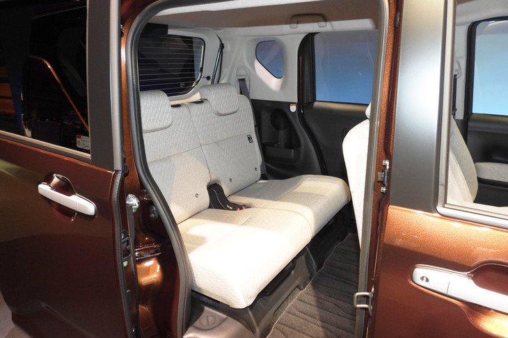 ダイハツ・ムーヴX（リアシート）