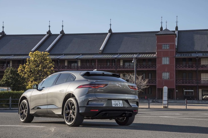 
	2018年3月に世界初公開された「ジャガーIペース」。国内では同年9月に受注が開始された。
	