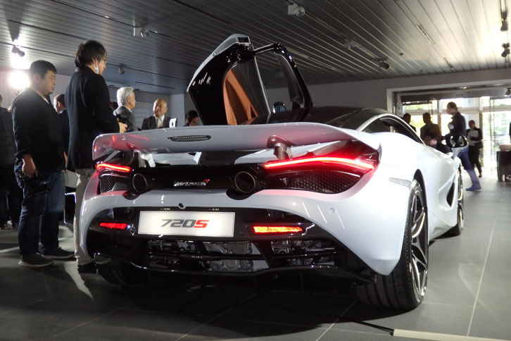 720psを誇る4リッターV8ツインターボエンジンを搭載。