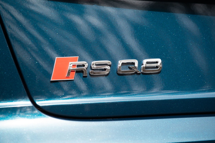 「RS Q8」を含む「RSモデル」とは、アウディのモータースポーツ活動を統括するアウディスポーツが手がけた高性能モデルである。