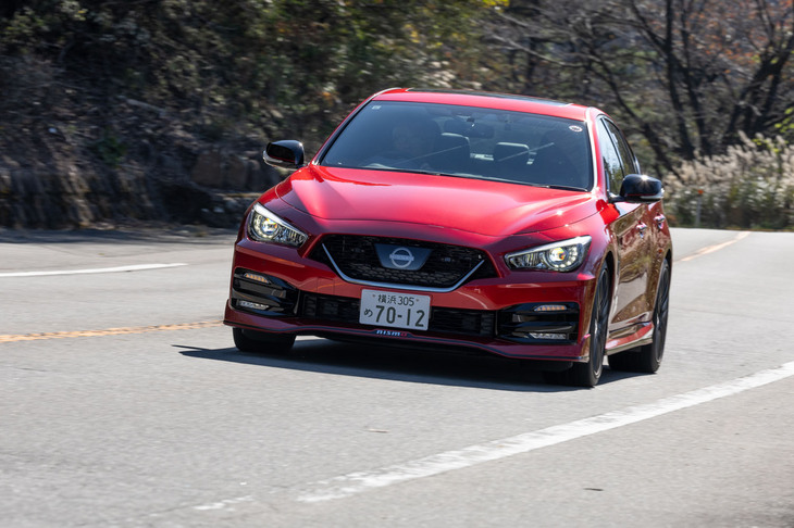 2023年9月に1000台の台数限定で販売された「日産スカイラインNISMO」。カタログモデルの「スカイライン400R」をベースに日産モータースポーツ＆カスタマイズが走りの性能を鍛え上げている。