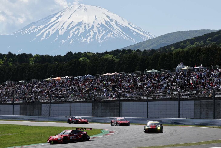 SUPER GT第2戦の決勝レースは、5万人以上の観客が見守るなか、五月晴れの富士スピードウェイで行われた。