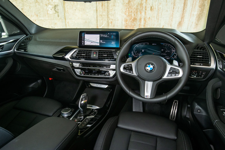 今回の試乗車はスポーティーな「Mスポーツ エディションジョイ＋」に、各種快適装備からなる「ハイラインパッケージ」を組み合わせたモデル。シックなピアノブラックのトリムもオプションとなる。