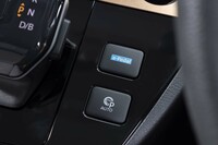 「eペダル」のスイッチはシフトセレクターの右側に用意されている。スイッチの表記は「e-Pedal」だが、クリープが付いた最新バージョンの正しい呼称は「eペダルステップ」。