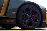「日産GT-R50 by Italdesign」に装備される専用デザインの21インチホイール。タイヤサイズは前が255/35R21、後ろが285/30R21で、ミシュランの「パイロットスーパースポーツ」が採用される。