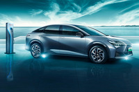 トヨタが新型車「bZ3」を中国で発表　BYDなどと共同開発したEVセダンの画像