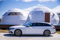 「E200ステーションワゴン アバンギャルド」のボディーサイズは全長×全幅×全高＝4960×1880×1470mmで、ホイールベースは2960mm。これらの数値は「セダン」と同一となる。