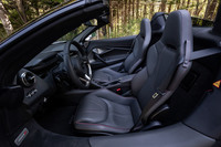 試乗車に装着されていたヒーター付きメモリースポーツシートは、オプションの「バイ・マクラーレン・ラグジュアリーパック」に含まれるアイテム。
