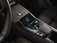 センターコンソールには「DSスマートタッチ」と名づけられた5インチのタッチスクリーンを装備する。