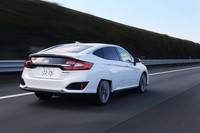 3つのパワートレインをラインナップする「クラリティ」シリーズ。燃料電池車は燃料供給ネットワークが十分といえず、電気自動車はまだまだ航続距離の面で不安という方に最適解ともいえそうなのがプラグインハイブリッド車だ。