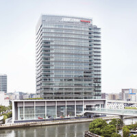 神奈川・横浜のみなとみらいに建つ日産自動車のグローバル本社。2009年に竣工（しゅんこう）した。日産は事業構造の改革を進め、来年4月までに経営体制を見直すとしているが、果たして？