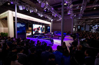 2019年の上海モーターショーにおける、ロールス・ロイスのプレスカンファレンスの様子。世界的な超高級車ブランドにとって、富裕層の多い中国市場は大きな存在となっている。