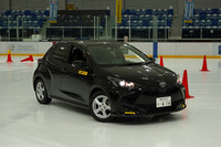 「ウインターマックス03」ではパイロンでつくった円に沿うように旋回できた。