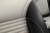 ランドローバーのSUV「ディスカバリー」がマイナーチェンジ　新型の直6エンジンを搭載の画像