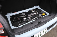 「トゥインゴ」は0.9リッター直3ターボエンジン搭載車のみの設定。JC08モード燃費は21.7km/リッター。