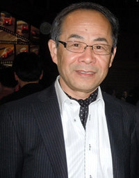 山口東京理科大学工学部機械工学科教授
	貴島孝雄さん
	きじま・たかお◎ 1967年、東洋工業（現マツダ）入社。94年に初代「マツダ・ロードスター」の開発主査に就任。以降、2代目・3代目のロードスター、ならびに3代目RX-7の開発主査を務める。2010年に定年退職し現職に至るが、現在もマツダのエンジニアたちとの交流は深い。