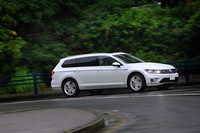 「ハイブリッド」モードではドライバーが所定の操作をしない限りは、ブレーキエネルギー回生などによる充電は行われないが、バッテリーの残量が少なくなると自動で充電を行うようになる。