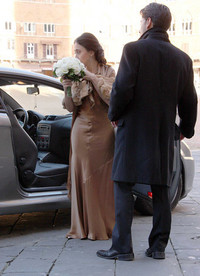 弟のエスコートでパセンジャーシートから降りる。