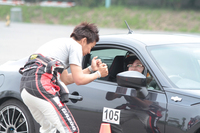 今回のプログラムには、サーキット走行の基礎などを学ぶドライビングレッスンも含まれている。
    