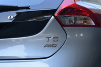 「ボルボV40クロスカントリー T5 AWD」が日本で発売されたのは、2013年5月のこと。それから2年がたち、パワートレインは新世代のものへと刷新された。